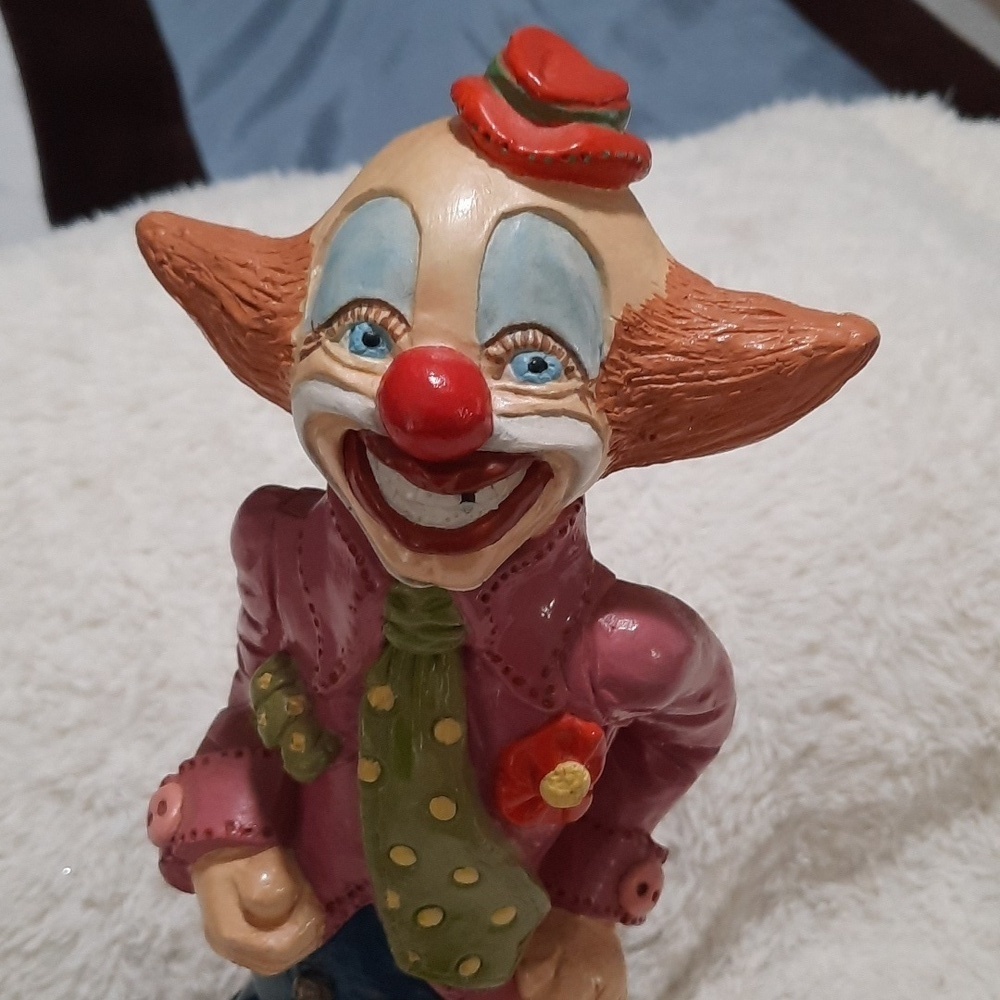 Colorful Clown Decor - Picture 2 of 8